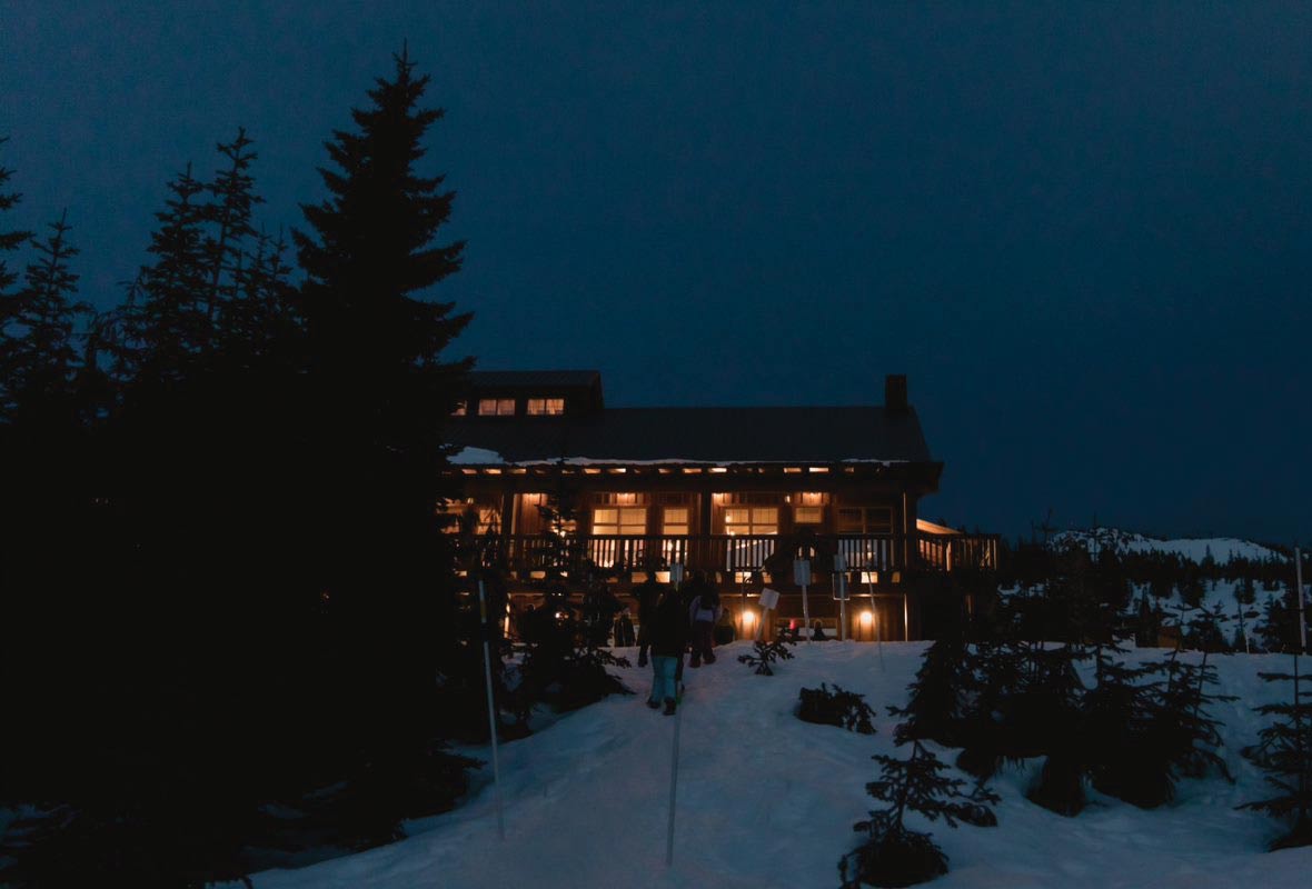 Snowshoe fondue evening at Raven Lodge