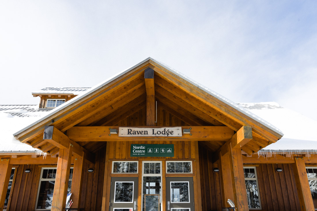 Snowshoers on the trails at Raven Lodge